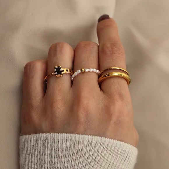 Black enamel ring, enamel ring, gold ring for women, stacking ring gold - Picture 3 of 6